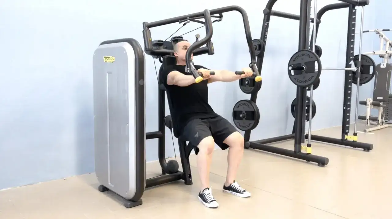 Chest press senza errori - tecnica, carichi e varianti