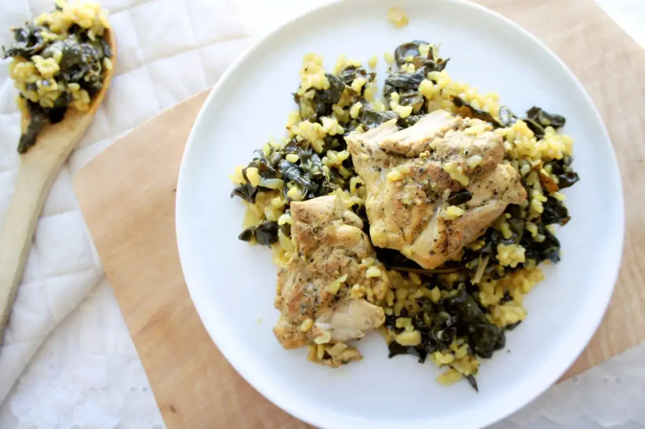 Pollo e riso con verdure, un pasto gustoso per chi cerca come perdere peso naturalmente.